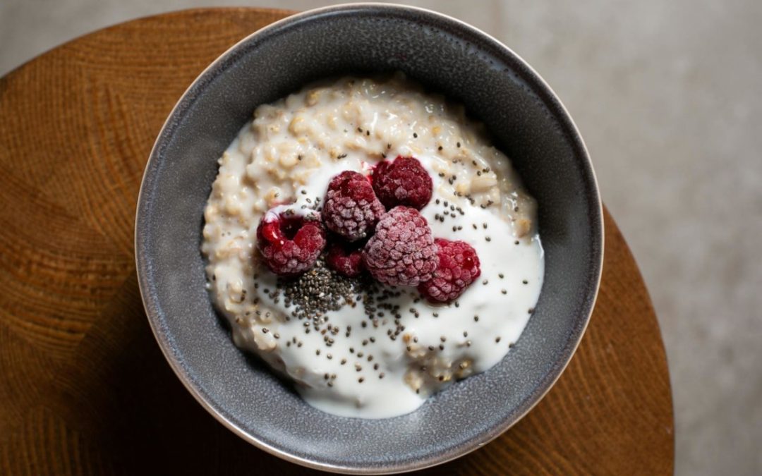 A bowl of porridge with fruit on top